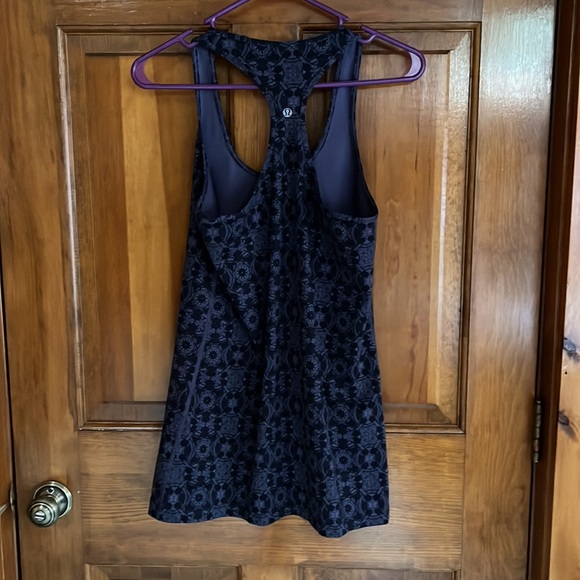 Lululemon Blue and Black Racerback Tank Estimated Size 10-12 - Picture 2 of 5